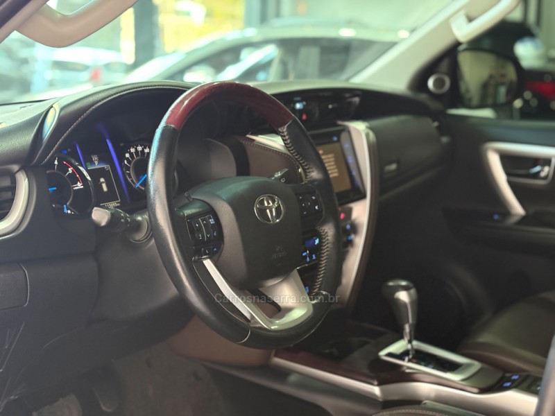 HILUX SW4 2.8 SRX 4X4 7 LUGARES 16V TURBO INTERCOOLER DIESEL 4P AUTOMÁTICO - 2019 - NOVO HAMBURGO