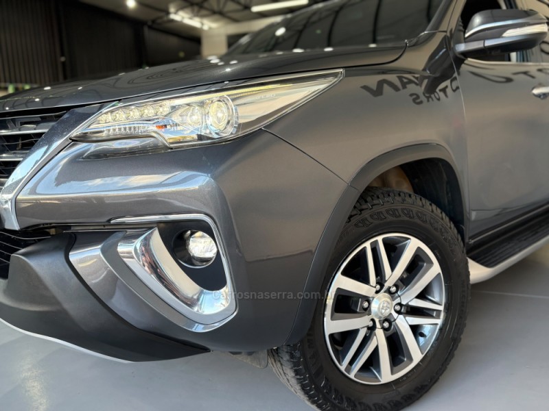 HILUX SW4 2.8 SRX 4X4 7 LUGARES 16V TURBO INTERCOOLER DIESEL 4P AUTOMÁTICO - 2019 - NOVO HAMBURGO