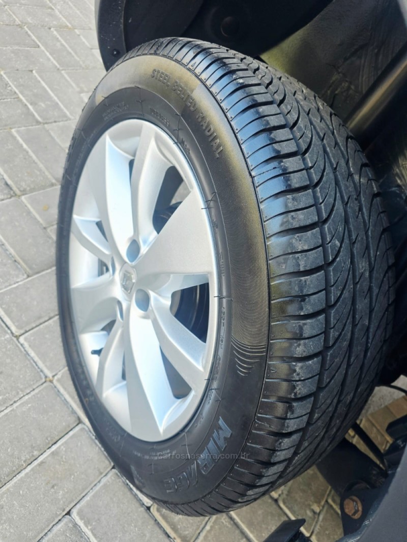 SANDERO 1.6 STEPWAY 16V DYNAMIQUE FLEX 4P MANUAL - 2013 - LAJEADO