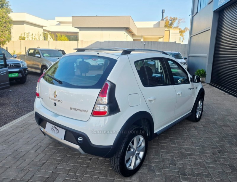 SANDERO 1.6 STEPWAY 16V DYNAMIQUE FLEX 4P MANUAL - 2013 - LAJEADO