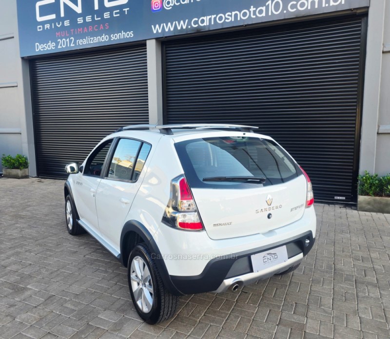 SANDERO 1.6 STEPWAY 16V DYNAMIQUE FLEX 4P MANUAL - 2013 - LAJEADO