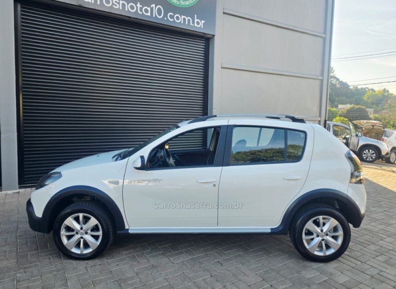 SANDERO 1.6 STEPWAY 16V DYNAMIQUE FLEX 4P MANUAL - 2013 - LAJEADO