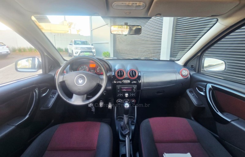 SANDERO 1.6 STEPWAY 16V DYNAMIQUE FLEX 4P MANUAL - 2013 - LAJEADO