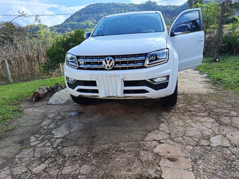 AMAROK 3.0 V6 TDI HIGHLINE CD DIESEL 4MOTION AUTOMÁTICO - 2024 - CAXIAS DO SUL