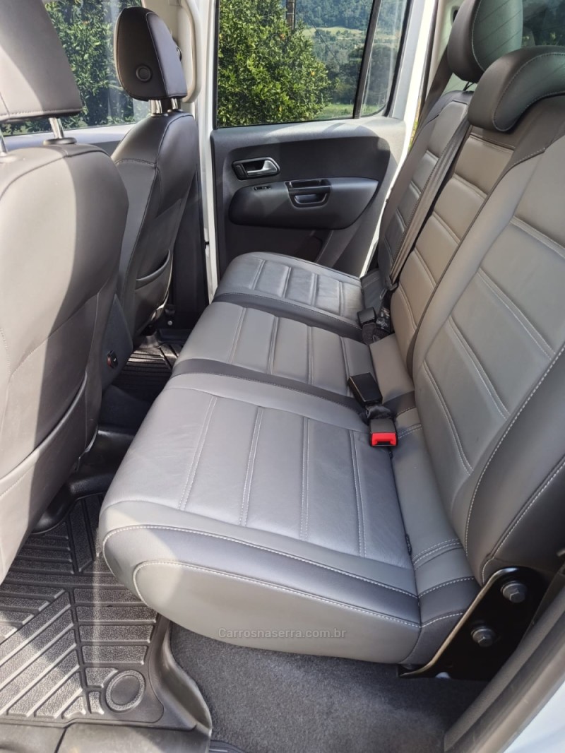 AMAROK 3.0 V6 TDI HIGHLINE CD DIESEL 4MOTION AUTOMÁTICO - 2024 - CAXIAS DO SUL