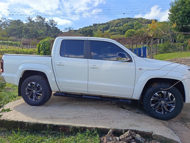 AMAROK 3.0 V6 TDI HIGHLINE CD DIESEL 4MOTION AUTOMÁTICO - 2024 - CAXIAS DO SUL