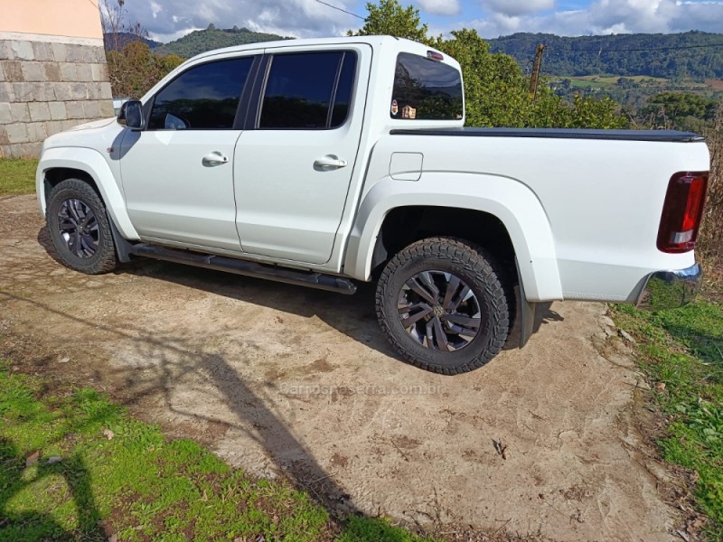 AMAROK 3.0 V6 TDI HIGHLINE CD DIESEL 4MOTION AUTOMÁTICO - 2024 - CAXIAS DO SUL