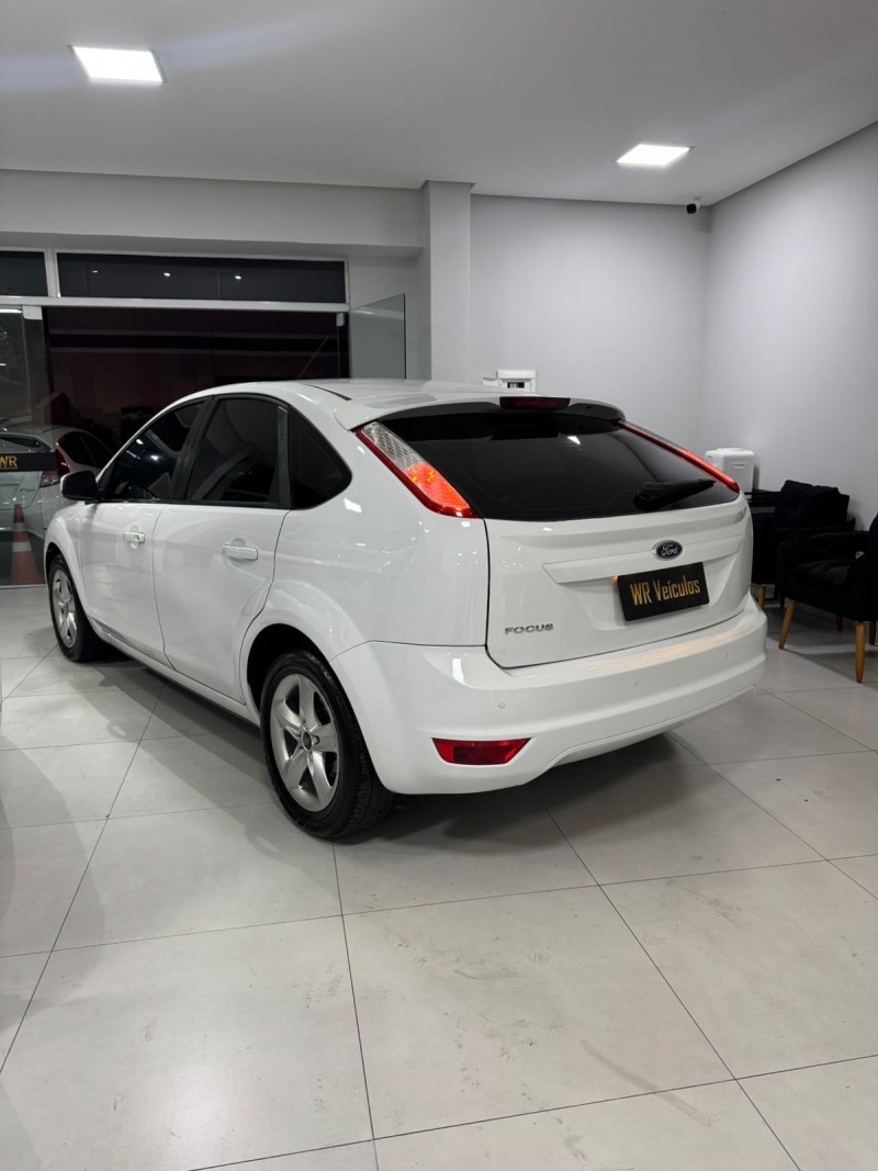 FOCUS 1.6 GLX 16V FLEX 4P MANUAL - 2013 - BENTO GONçALVES