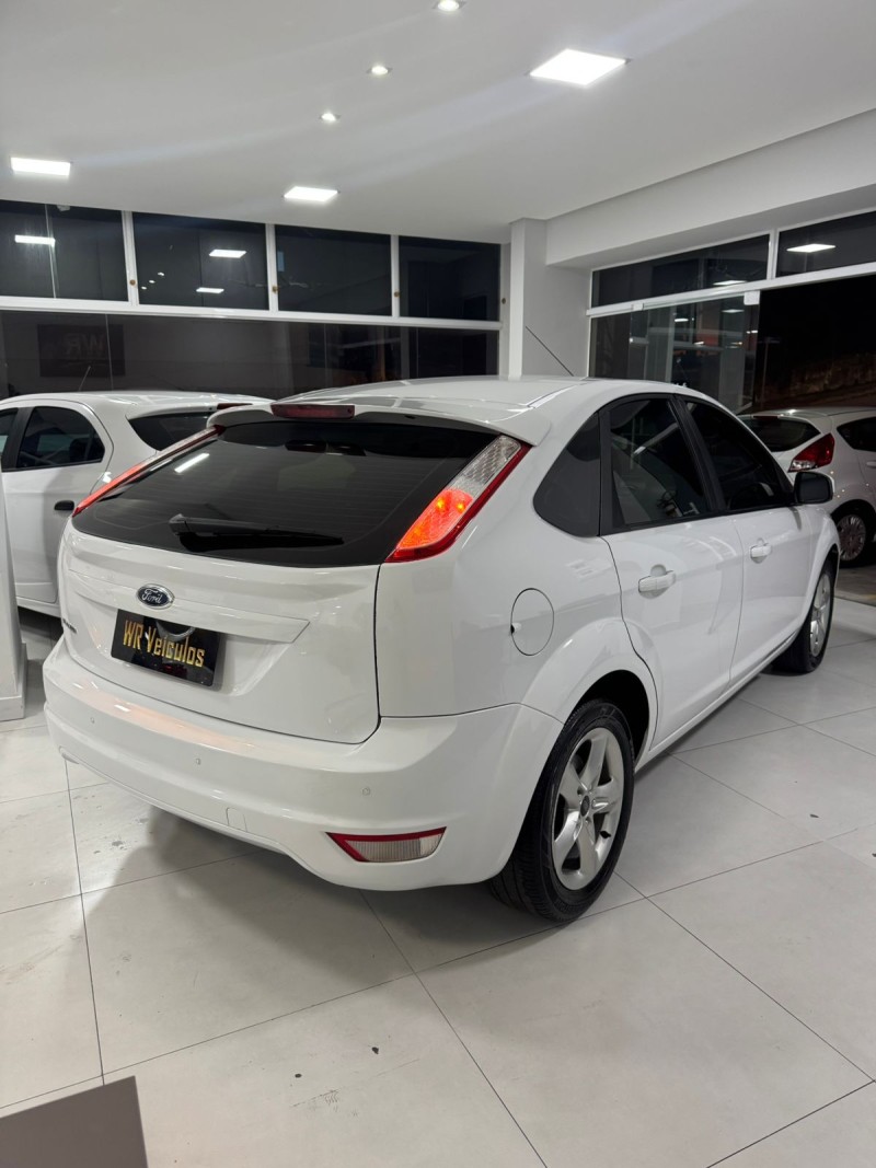 FOCUS 1.6 GLX 16V FLEX 4P MANUAL - 2013 - BENTO GONçALVES