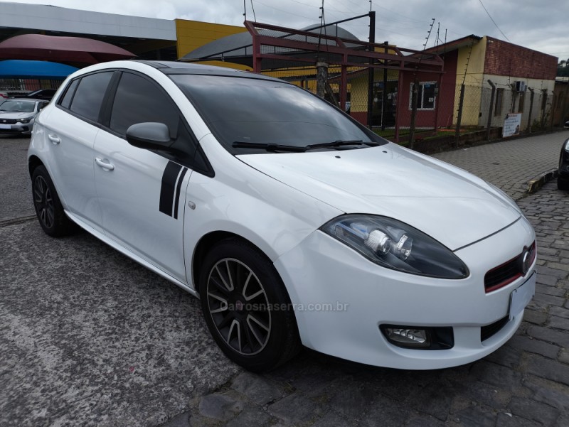 BRAVO 1.8 SPORTING 16V FLEX 4P AUTOMATIZADO - 2014 - FARROUPILHA