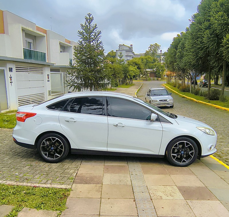 FOCUS 2.0 FC 16V FLEX 4P AUTOMÁTICO - 2015 - FARROUPILHA