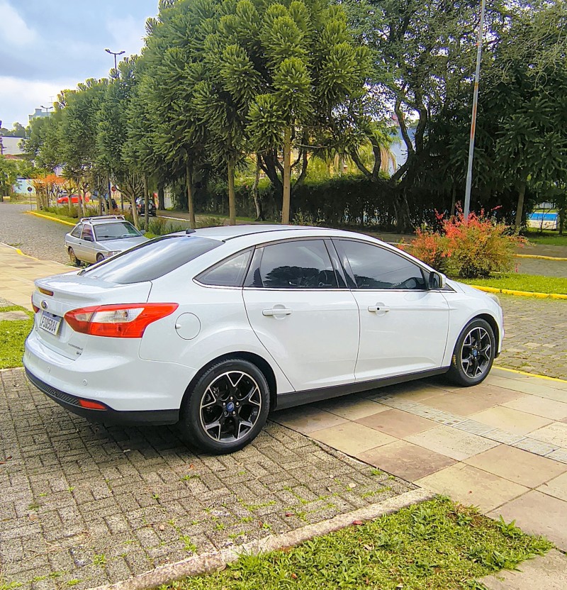 FOCUS 2.0 FC 16V FLEX 4P AUTOMÁTICO - 2015 - FARROUPILHA