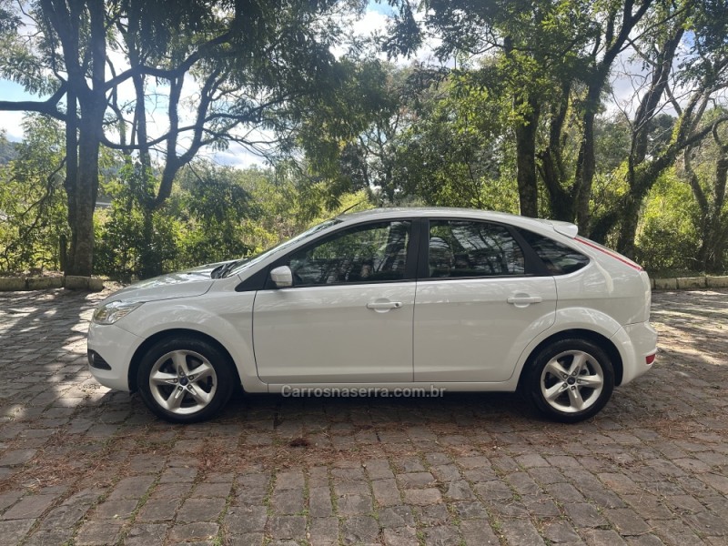 FOCUS 2.0 GLX 16V FLEX 4P MANUAL - 2013 - NOVA PRATA