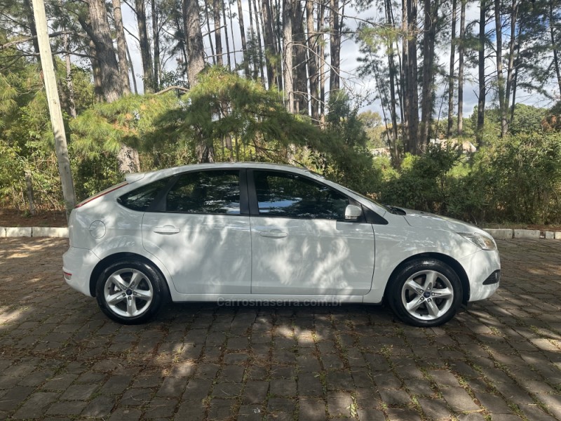 FOCUS 2.0 GLX 16V FLEX 4P MANUAL - 2013 - NOVA PRATA