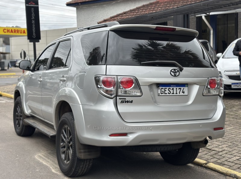 HILUX SW4 2.7 SR 4X2 16V FLEX 4P MANUAL - 2013 - PAROBé