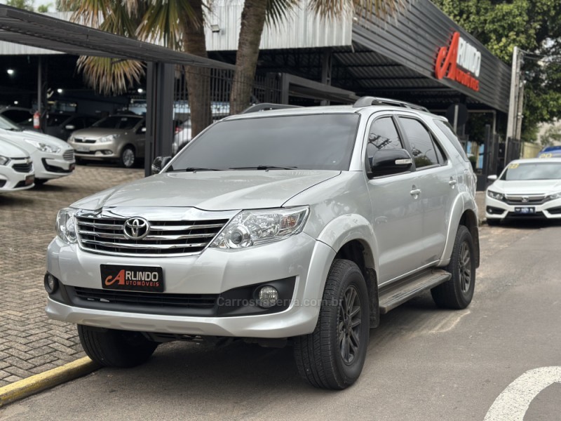 HILUX SW4 2.7 SR 4X2 16V FLEX 4P MANUAL - 2013 - PAROBé