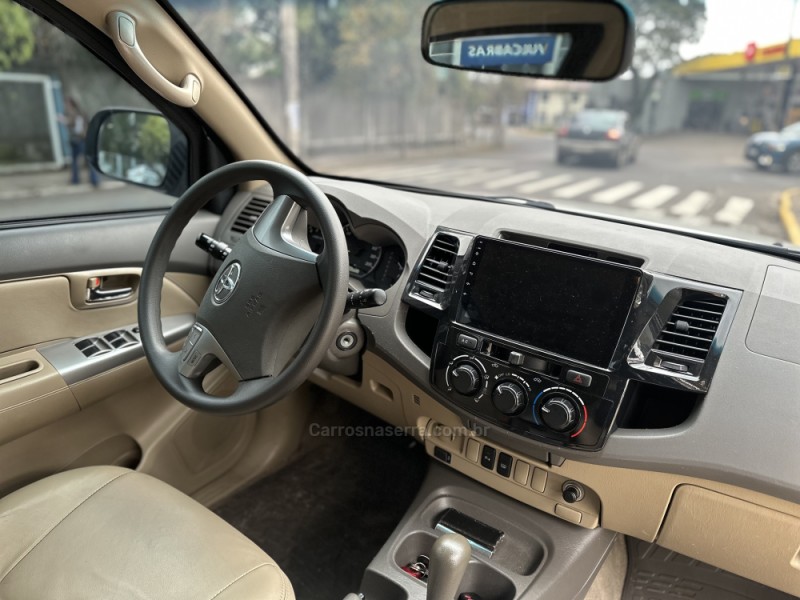 HILUX SW4 2.7 SR 4X2 16V FLEX 4P MANUAL - 2013 - PAROBé