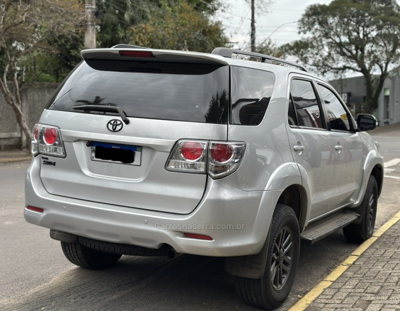 HILUX SW4 2.7 SR 4X2 16V FLEX 4P MANUAL - 2013 - PAROBé
