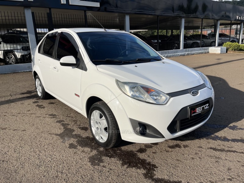 FIESTA 1.6 MPI CLASS SEDAN 8V FLEX 4P MANUAL - 2013 - BOM PRINCíPIO