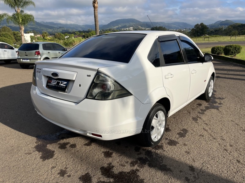 FIESTA 1.6 MPI CLASS SEDAN 8V FLEX 4P MANUAL - 2013 - BOM PRINCíPIO