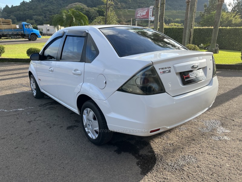 FIESTA 1.6 MPI CLASS SEDAN 8V FLEX 4P MANUAL - 2013 - BOM PRINCíPIO