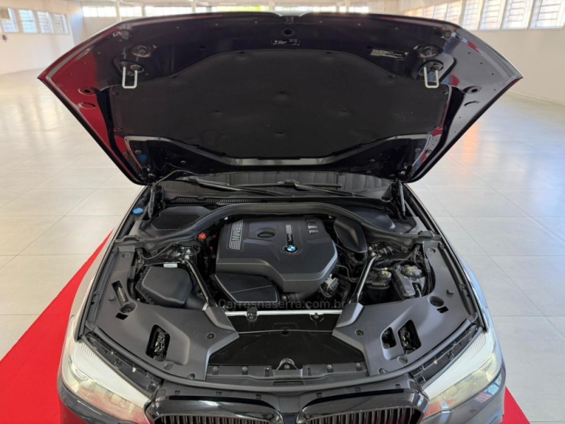 530I 2.0 M SPORT 16V TURBO GASOLINA 4P AUTOMÁTICO - 2017 - NOVA PRATA