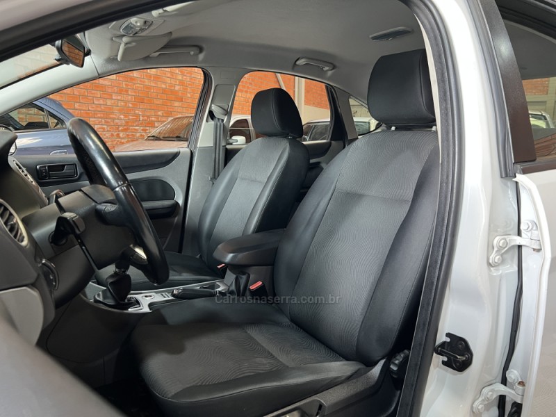 FOCUS 1.6 GLX 16V FLEX 4P MANUAL - 2013 - BENTO GONçALVES