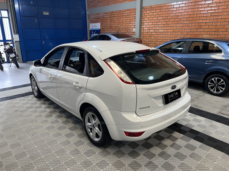 FOCUS 1.6 GLX 16V FLEX 4P MANUAL - 2013 - BENTO GONçALVES