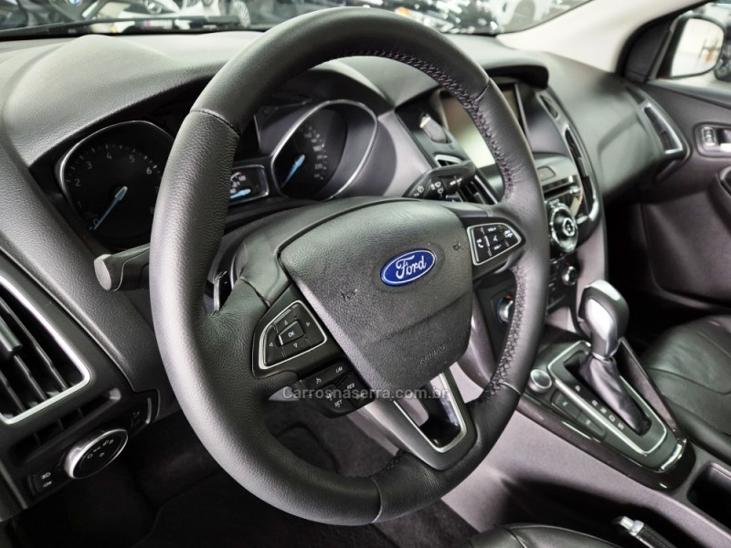 FOCUS 2.0 TITANIUM PLUS FASTBACK 16V FLEX 4P AUTOMÁTICO - 2016 - CAXIAS DO SUL