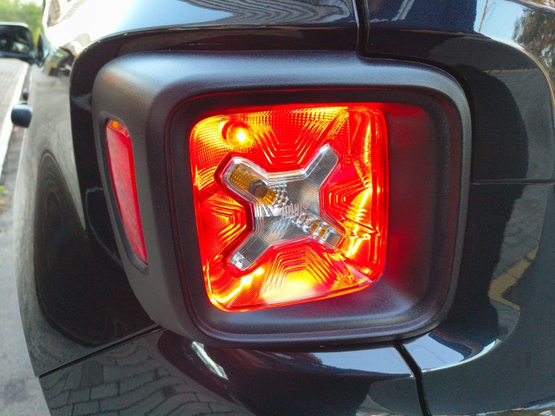 RENEGADE 1.8 16V FLEX SPORT 4P AUTOMÁTICO - 2019 - DOIS IRMãOS