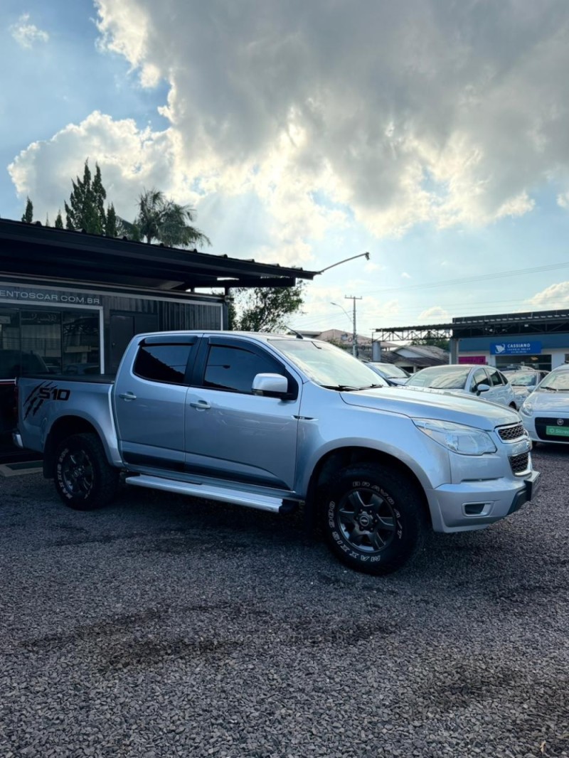 S10 2.4 LT 4X2 CD 8V FLEX 4P MANUAL - 2013 - LAJEADO