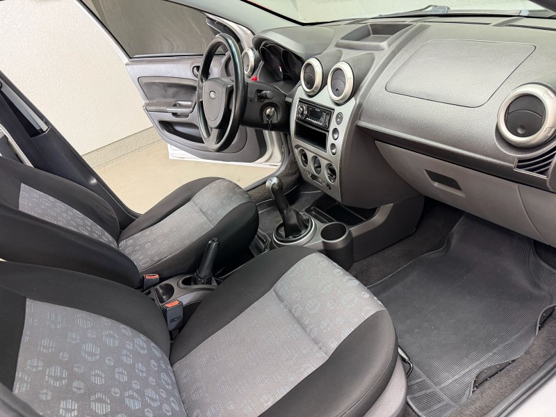 FIESTA 1.6 MPI 8V GASOLINA 4P MANUAL - 2011 - CAXIAS DO SUL