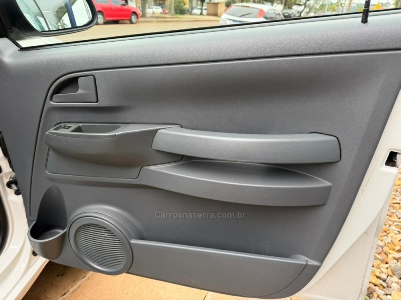 FOX 1.6 MSI TRENDLINE 8V FLEX 4P MANUAL - 2005 - LAGOA VERMELHA