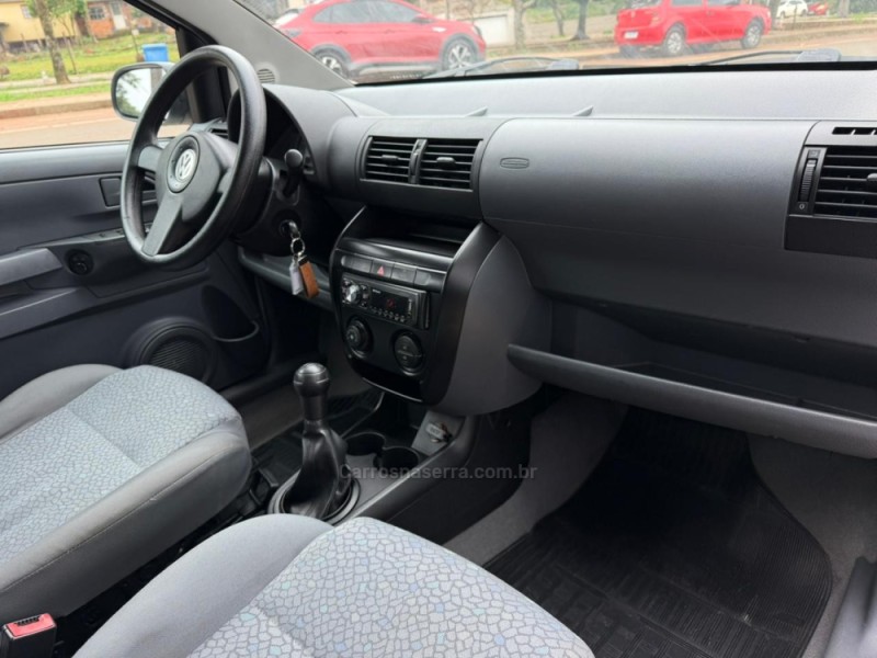 FOX 1.6 MSI TRENDLINE 8V FLEX 4P MANUAL - 2005 - LAGOA VERMELHA