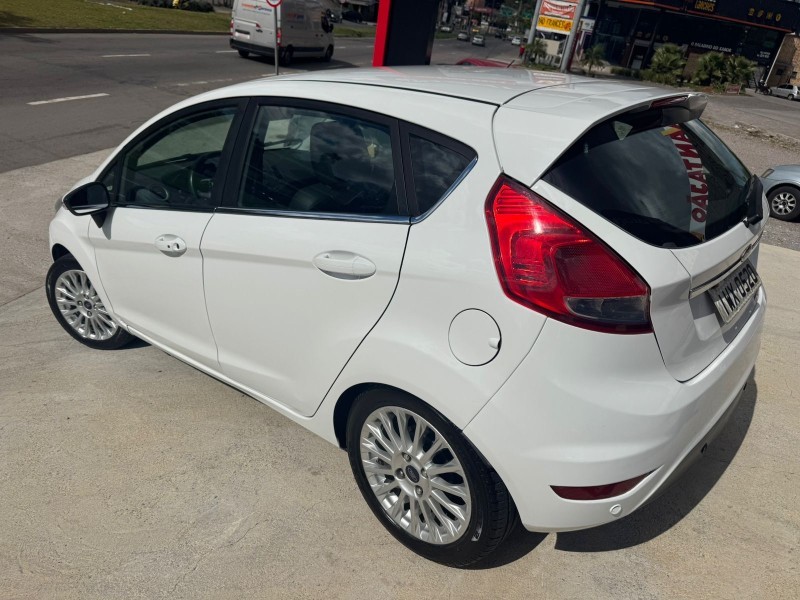 FIESTA 1.6 TITANIUM PLUS HATCH 16V FLEX 4P AUTOMÁTICO - 2016 - CAXIAS DO SUL