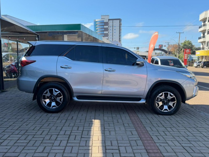 HILUX SW4 2.8 SRX 4X4 7 LUGARES 16V TURBO INTERCOOLER DIESEL 4P AUTOMÁTICO - 2016 - LAGOA VERMELHA