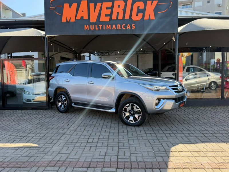 HILUX SW4 2.8 SRX 4X4 7 LUGARES 16V TURBO INTERCOOLER DIESEL 4P AUTOMÁTICO - 2016 - LAGOA VERMELHA