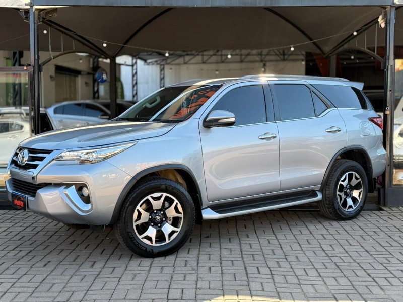 hilux sw4 2.8 srx 4x4 7 lugares 16v turbo intercooler diesel 4p automatico 2016 lagoa vermelha