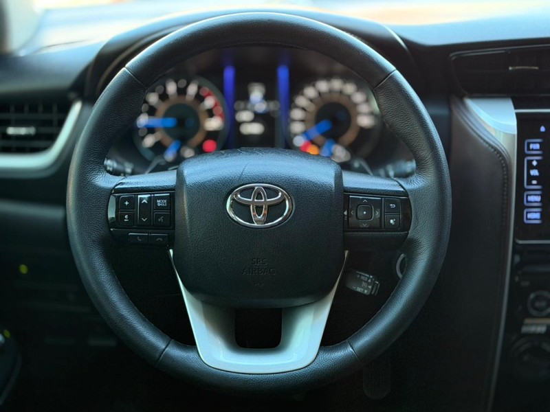 HILUX SW4 2.8 SRX 4X4 7 LUGARES 16V TURBO INTERCOOLER DIESEL 4P AUTOMÁTICO - 2016 - LAGOA VERMELHA