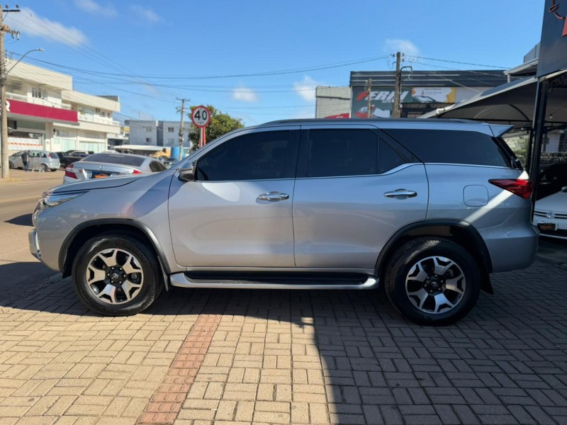 HILUX SW4 2.8 SRX 4X4 7 LUGARES 16V TURBO INTERCOOLER DIESEL 4P AUTOMÁTICO - 2016 - LAGOA VERMELHA