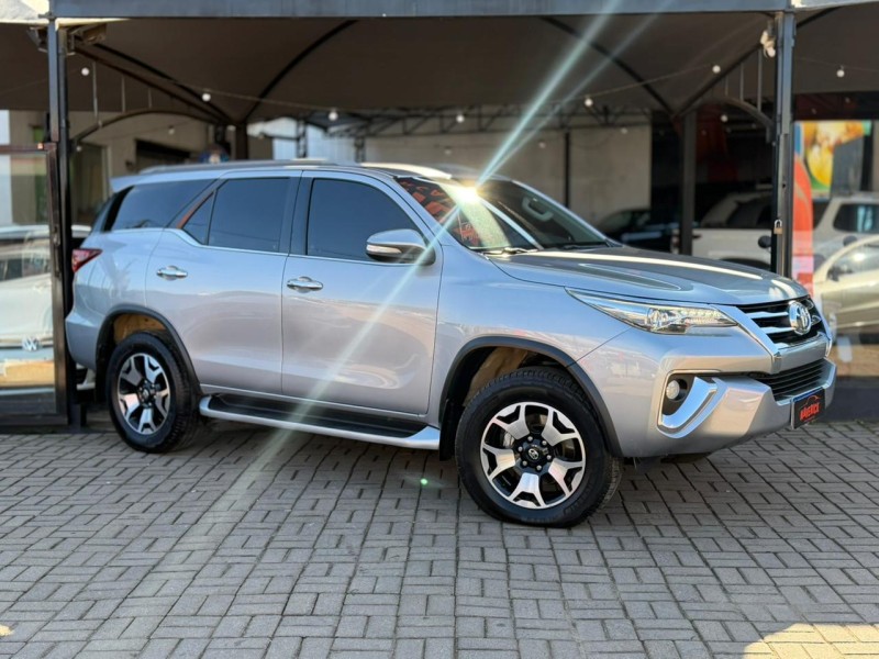 HILUX SW4 2.8 SRX 4X4 7 LUGARES 16V TURBO INTERCOOLER DIESEL 4P AUTOMÁTICO - 2016 - LAGOA VERMELHA