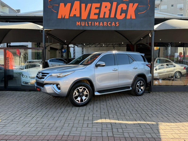 HILUX SW4 2.8 SRX 4X4 7 LUGARES 16V TURBO INTERCOOLER DIESEL 4P AUTOMÁTICO - 2016 - LAGOA VERMELHA
