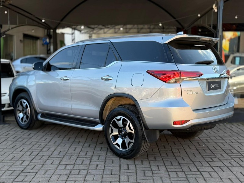 HILUX SW4 2.8 SRX 4X4 7 LUGARES 16V TURBO INTERCOOLER DIESEL 4P AUTOMÁTICO - 2016 - LAGOA VERMELHA