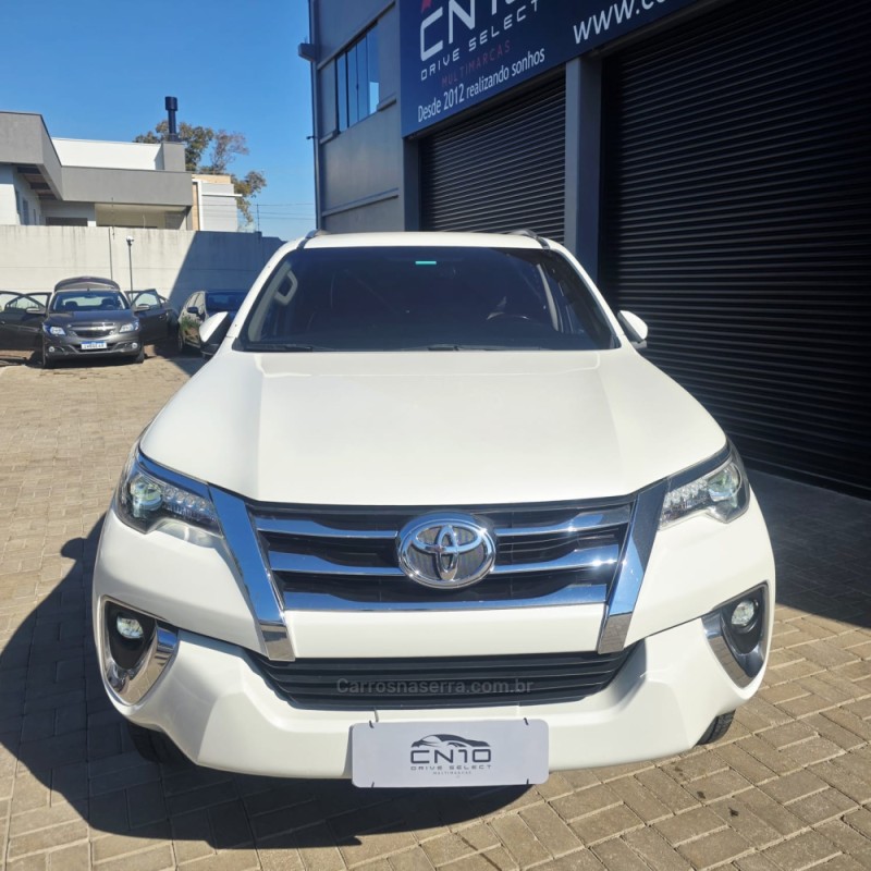 HILUX SW4 2.8 SRX 4X4 7 LUGARES 16V TURBO INTERCOOLER DIESEL 4P AUTOMÁTICO - 2020 - LAJEADO