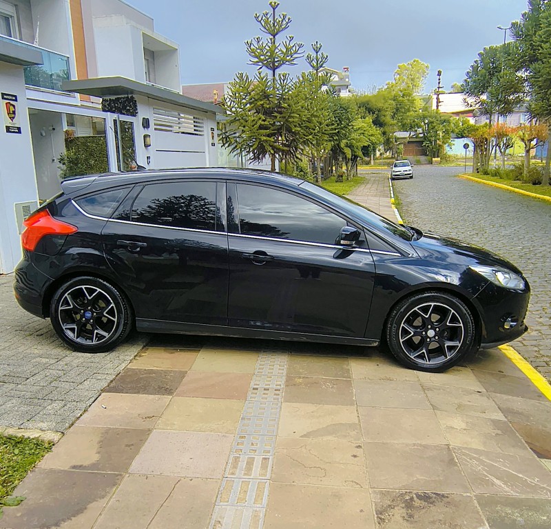 FOCUS 2.0 TITANIUM 16V FLEX 4P AUTOMÁTICO - 2015 - FARROUPILHA
