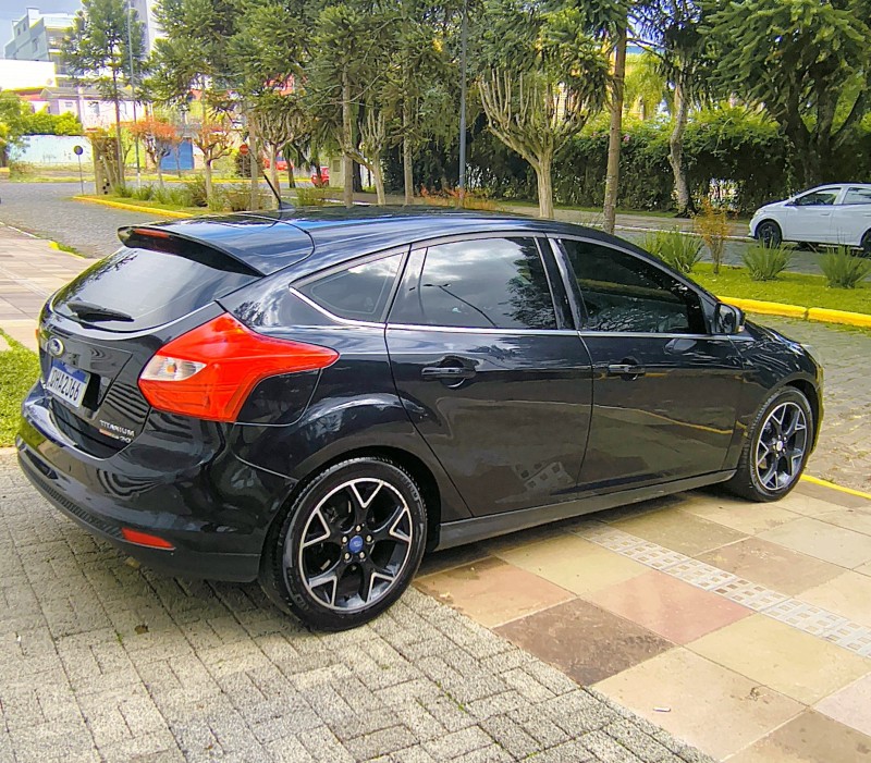 FOCUS 2.0 TITANIUM 16V FLEX 4P AUTOMÁTICO - 2015 - FARROUPILHA