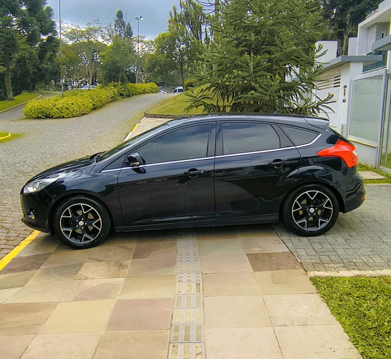 FOCUS 2.0 TITANIUM 16V FLEX 4P AUTOMÁTICO - 2015 - FARROUPILHA