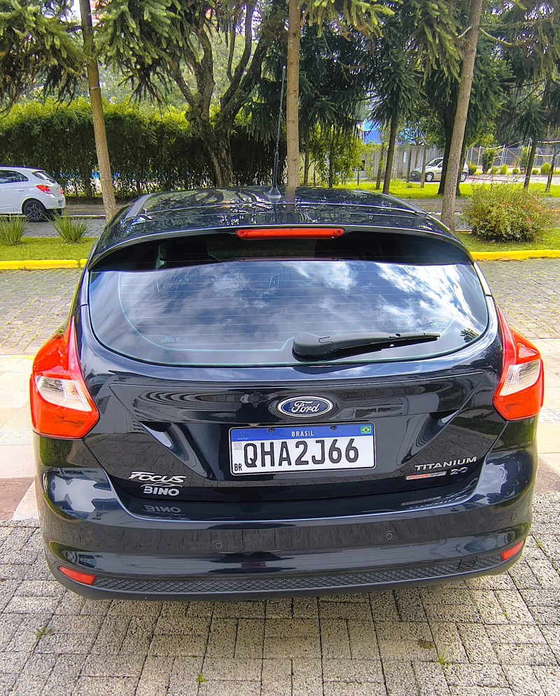 FOCUS 2.0 TITANIUM 16V FLEX 4P AUTOMÁTICO - 2015 - FARROUPILHA