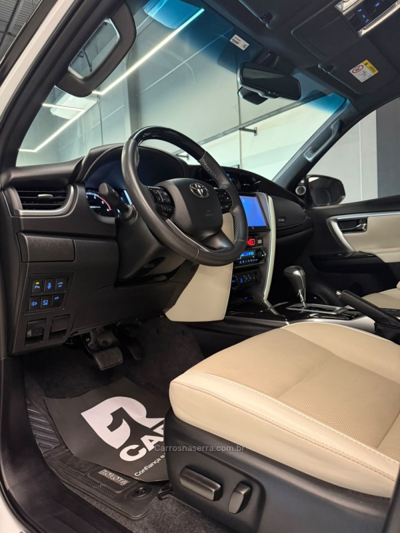 HILUX SW4 2.8 4X4 DIAMOND 16V TURBO DIESEL 4P 7 LUGARES AUTOMATICO - 2024 - LAJEADO
