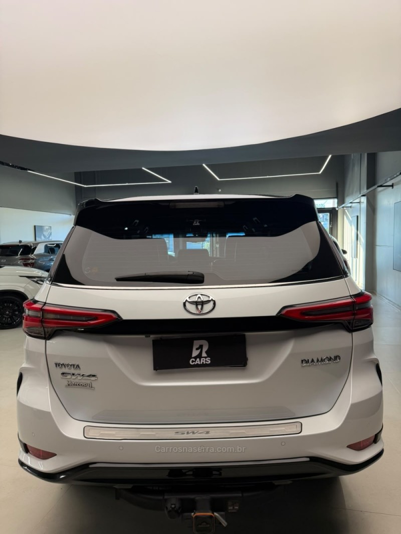 HILUX SW4 2.8 4X4 DIAMOND 16V TURBO DIESEL 4P 7 LUGARES AUTOMATICO - 2024 - LAJEADO